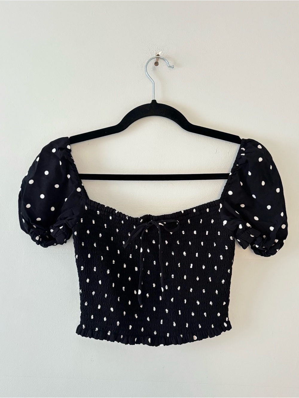 Wilfred Smocked Blouse in Polka Dot Print Puff Sleeves Cropped Stretch Aritzia